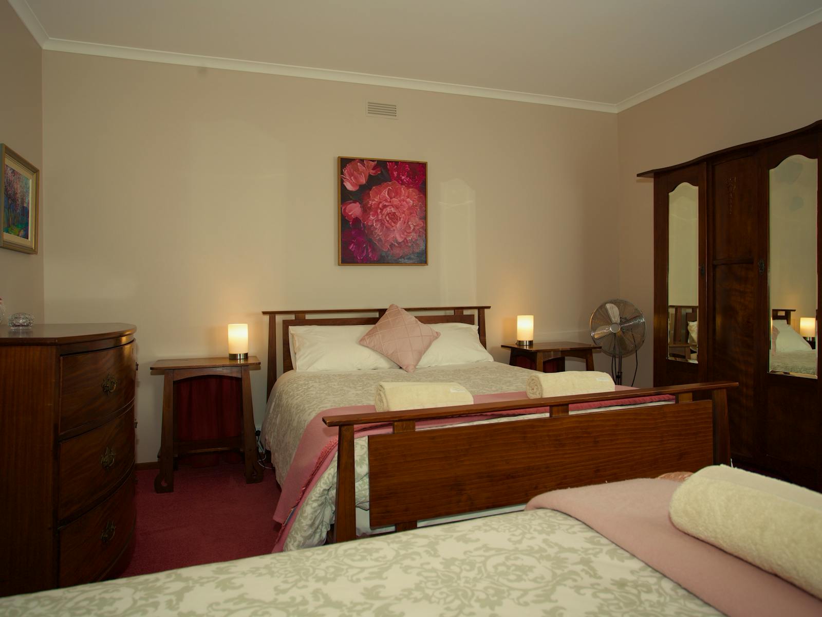 Warm and cosy downstairs bedroom. Briar Lane Accommodation Evandale