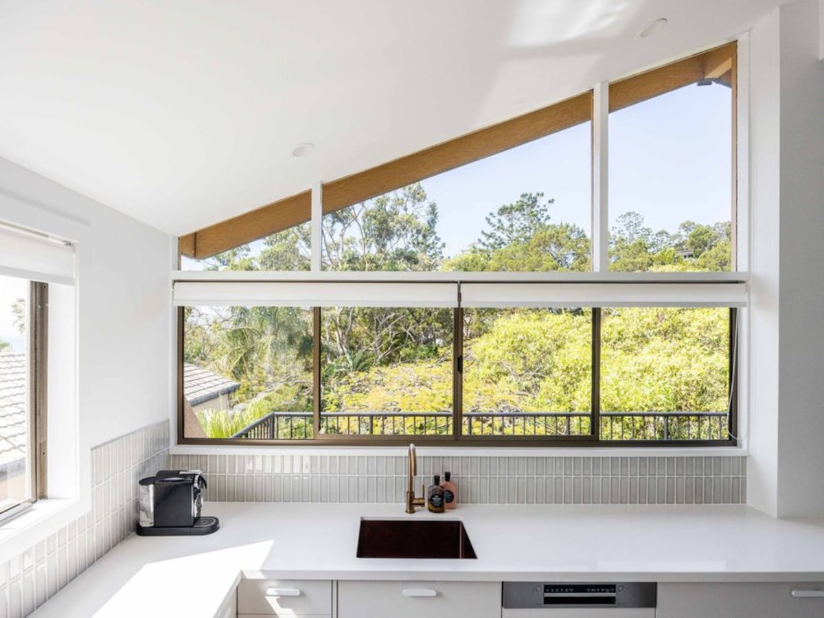Stunning and Bright Fully Equipped Kitchen
