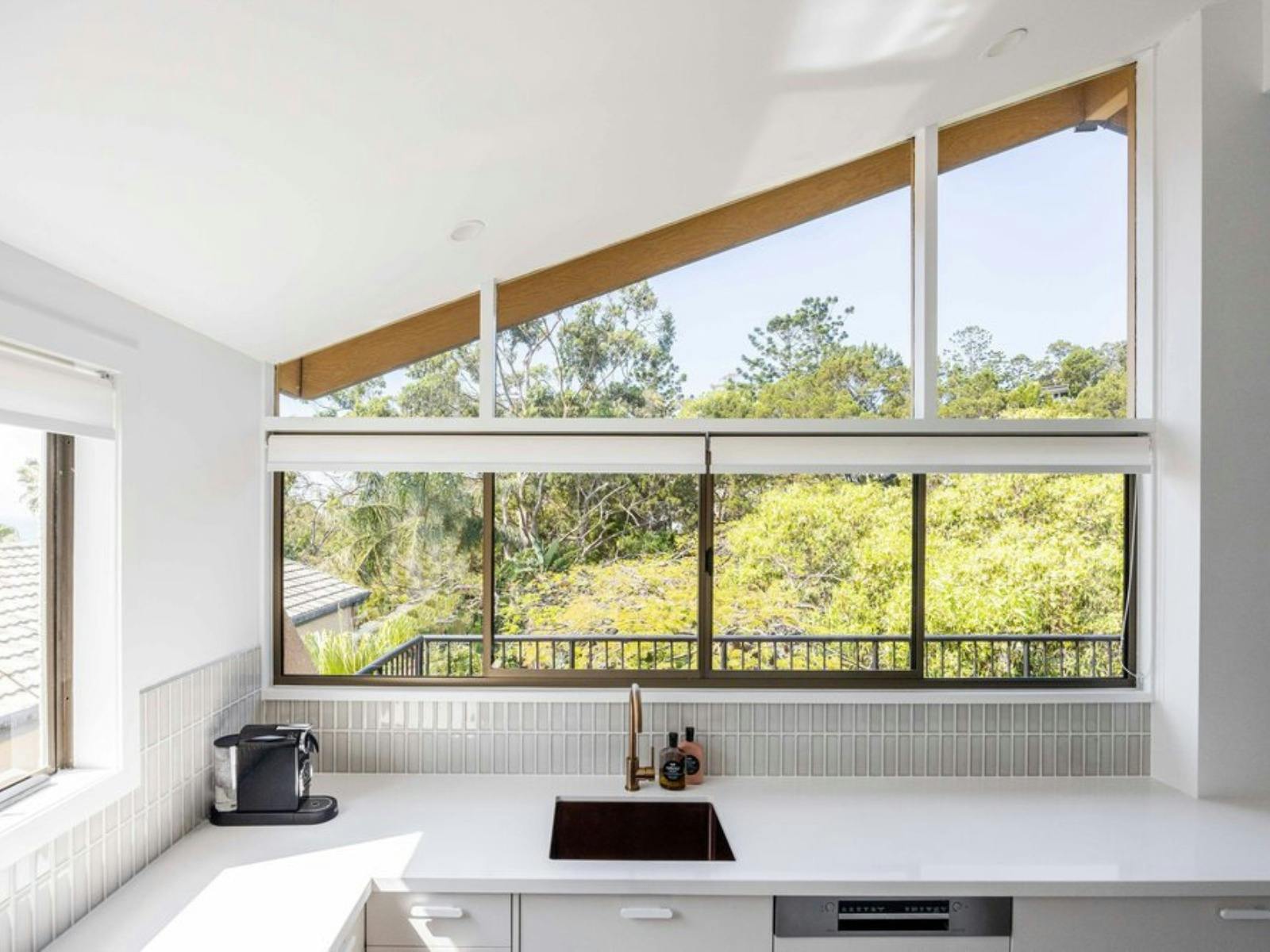Stunning and Bright Fully Equipped Kitchen Stunning and Bright Fully Equipped Kitchen