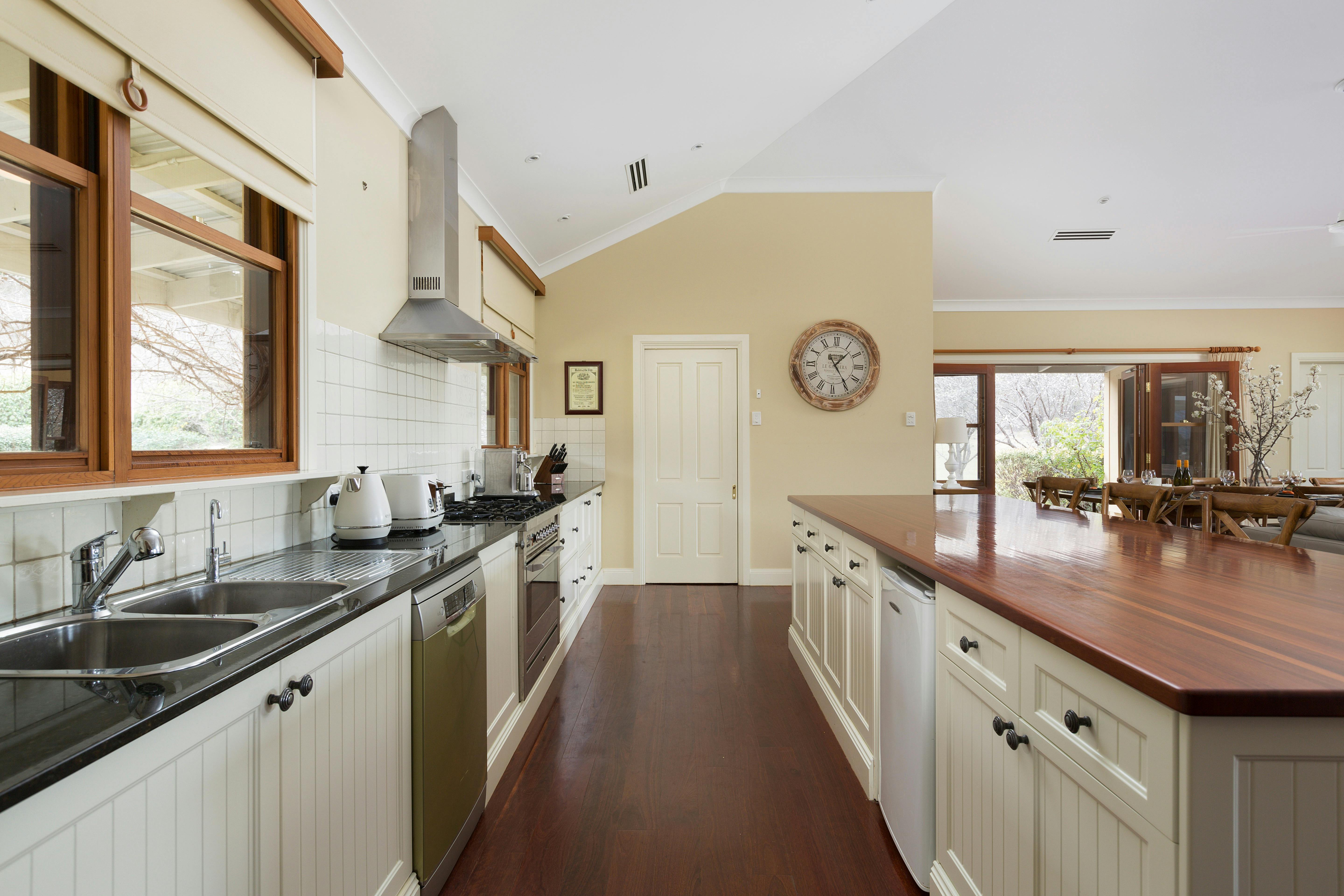 Binbilla Vineyard Estate - Kitchen