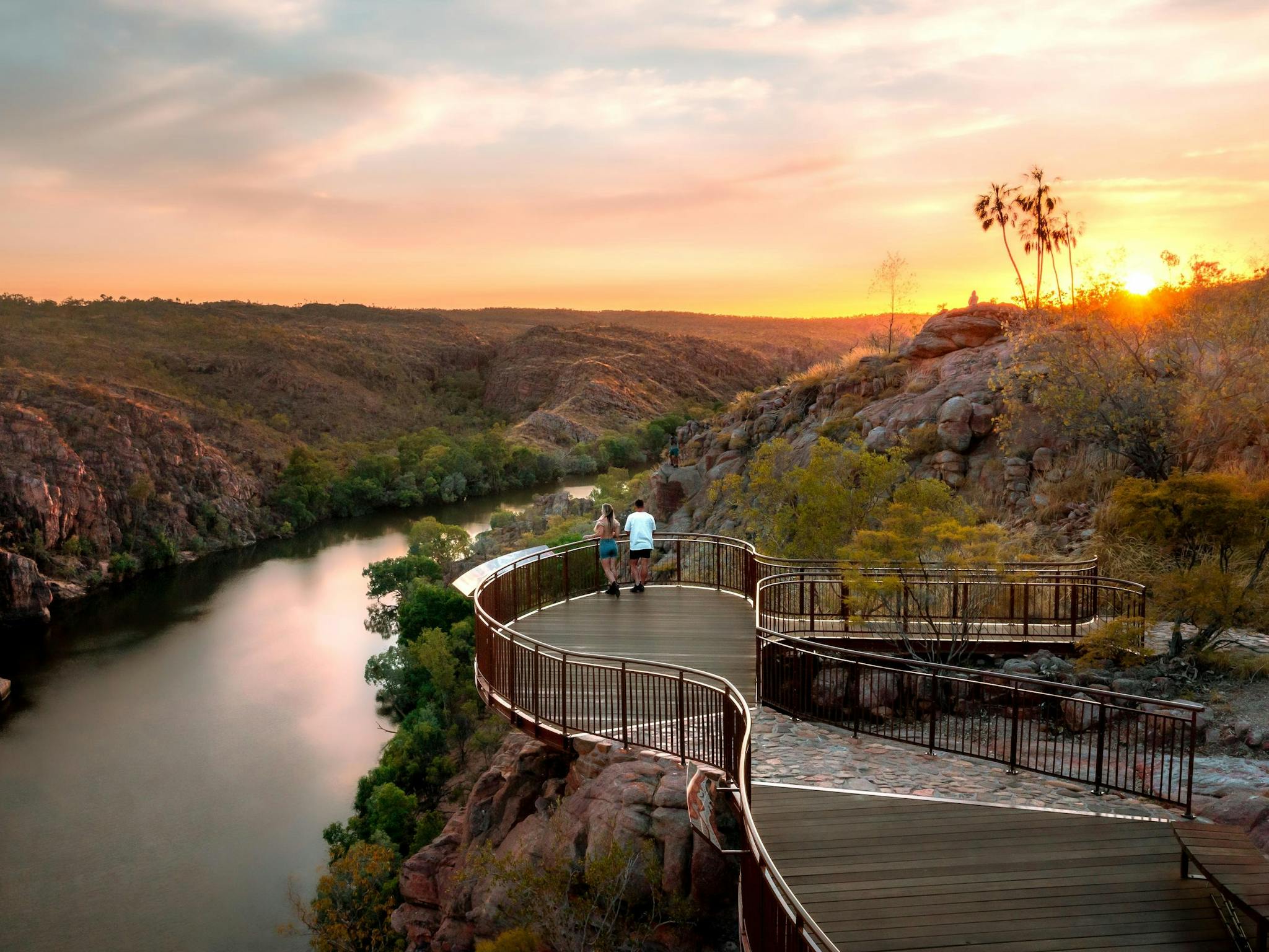People standing at the Baruwei Lookout in Nitmiluk National Park