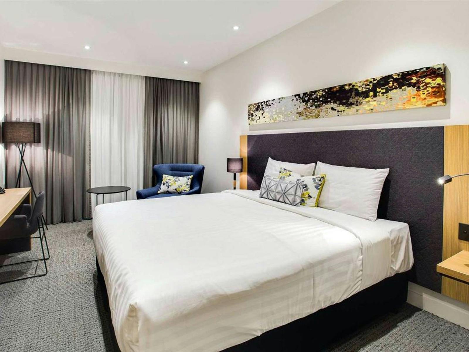 King room at Quality Hotel Rules Club Wagga Wagga