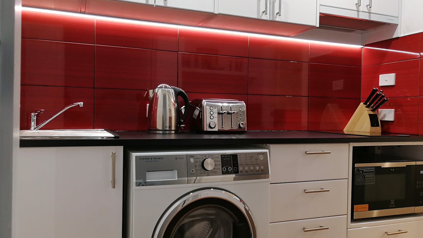 Apt 4 kitchenette/laundry