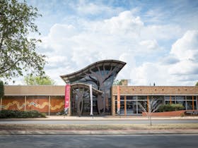 John Mullins Memorial Art Gallery at Dogwood Crossing