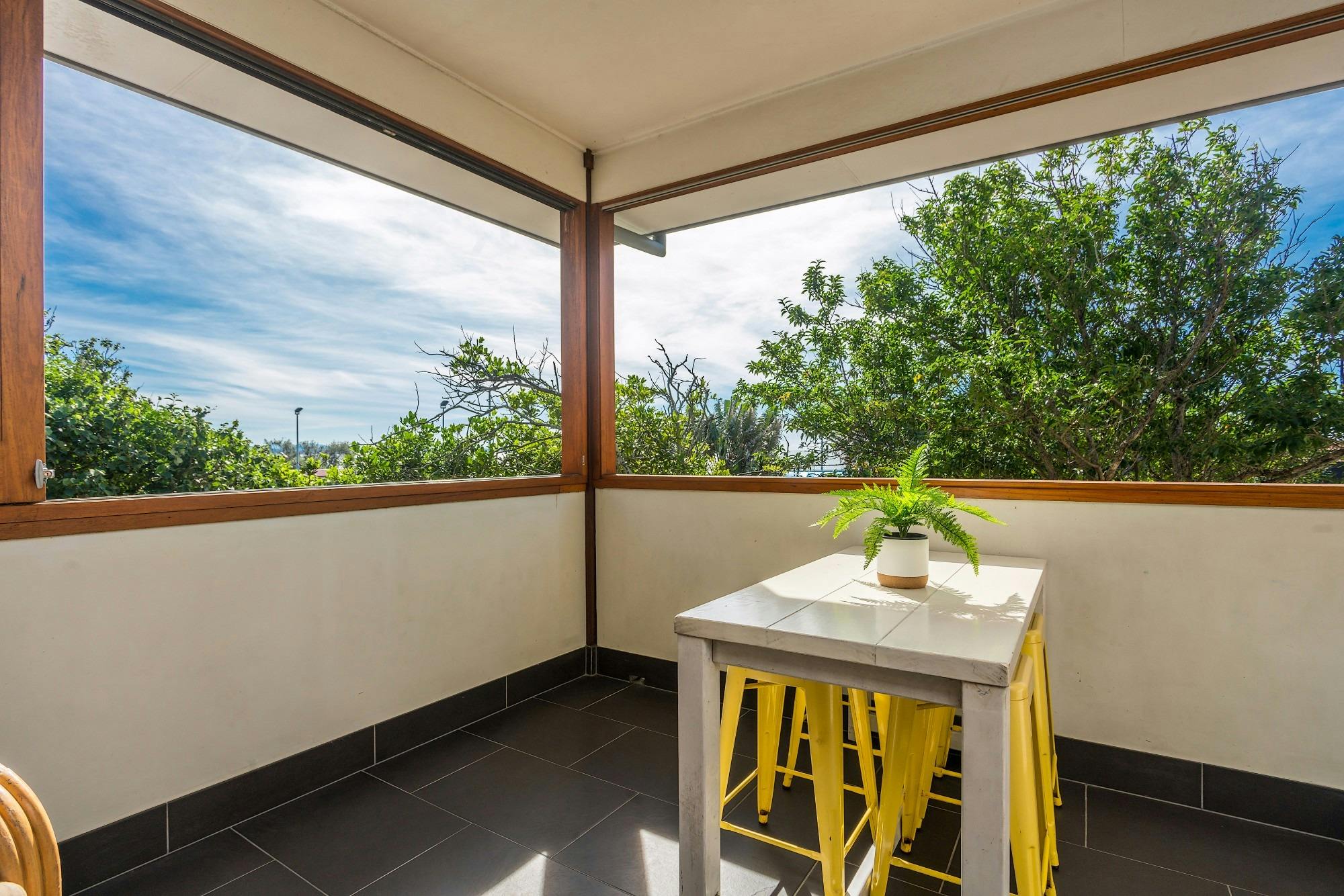 クイックシルバーアパートメンツ-ザレック-屋外パティオ