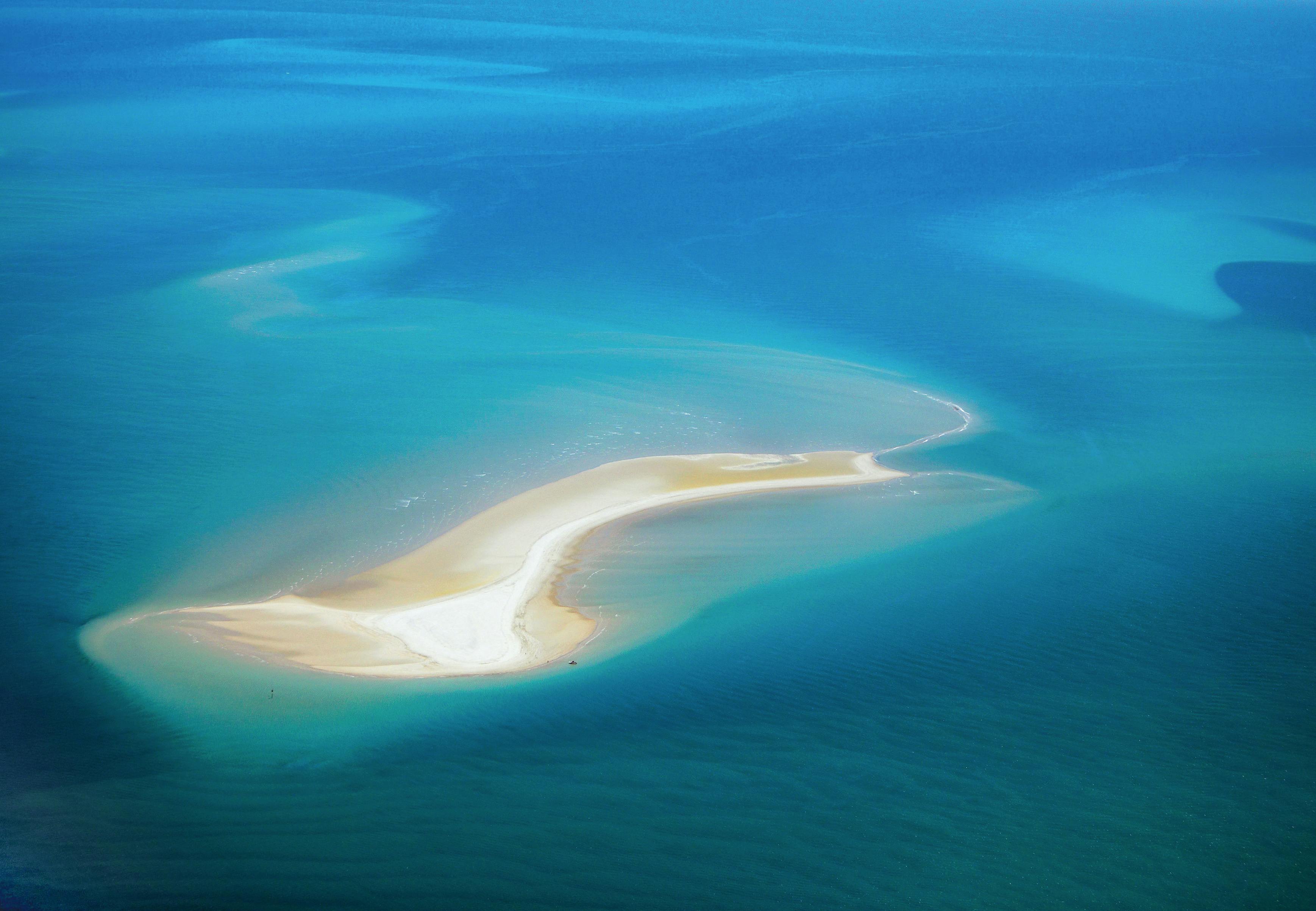 Yacht Hire, Hervey Bay, Sailing Fraser Island