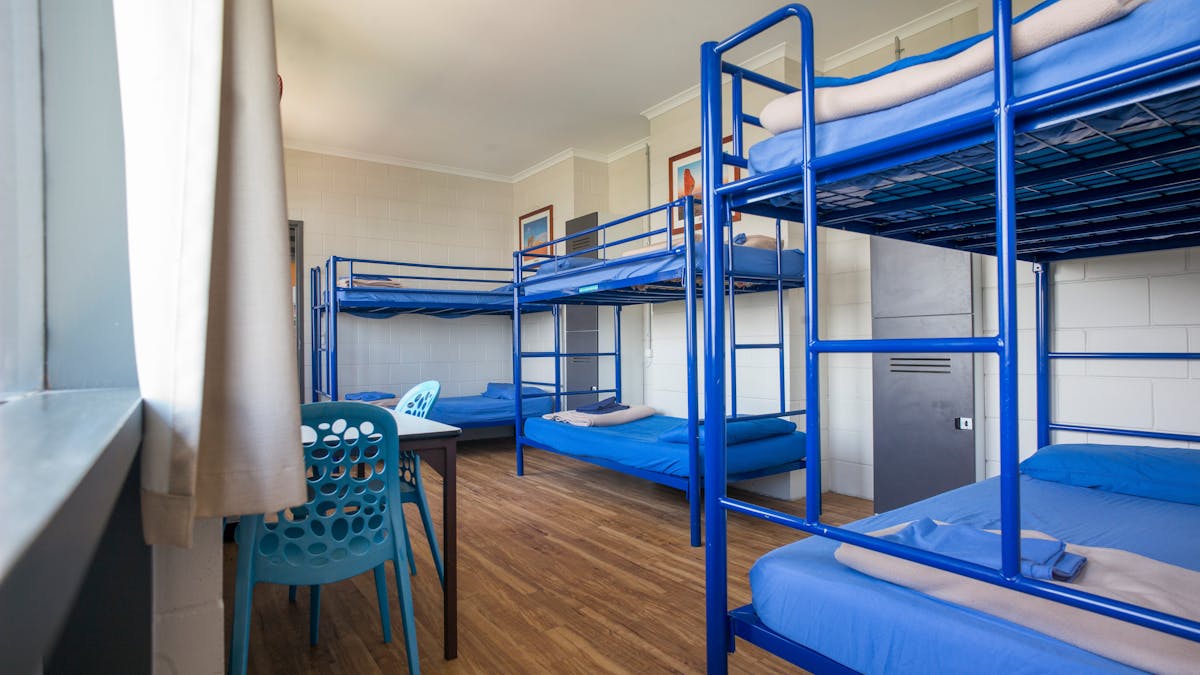 6 share dorm room