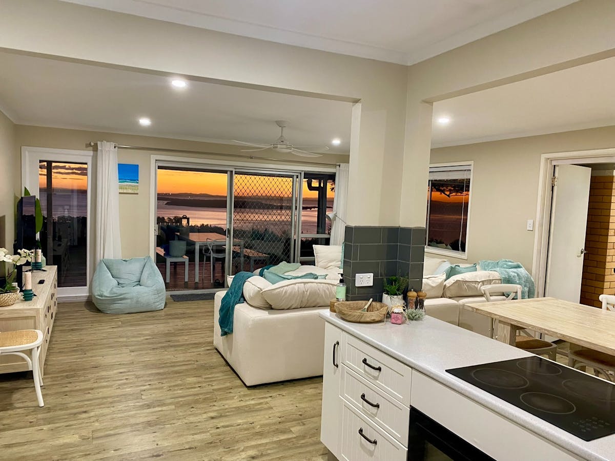 Kitchen & Lounge @ Sunset