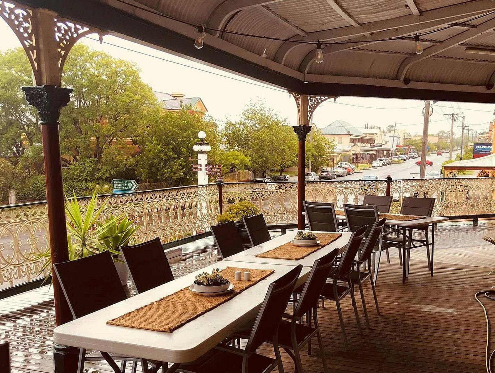 Bank Hotel Dungog verandah