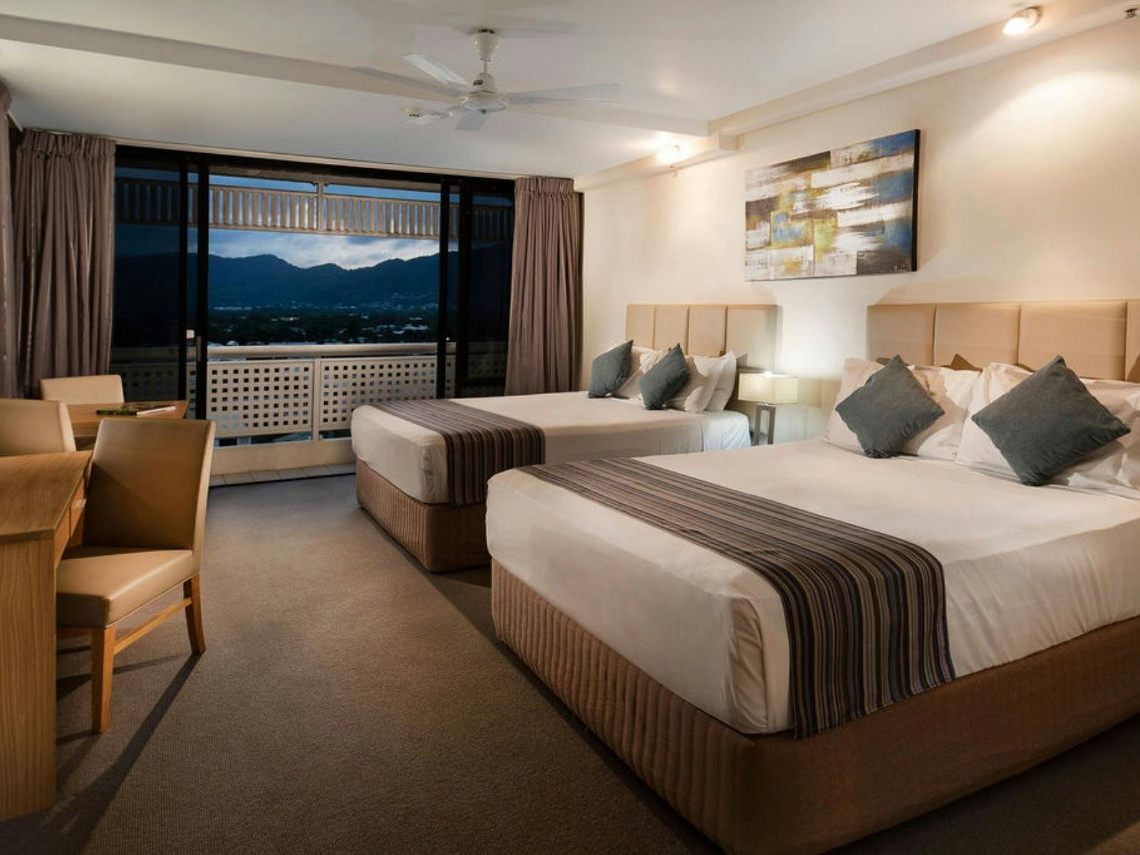 Rydges Esplanade Resort Cairns - Mountain View Room Rydges Esplanade Resort Cairns - Mountain View Room
