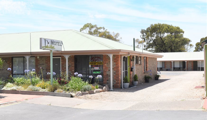 Lake Albert Motel
