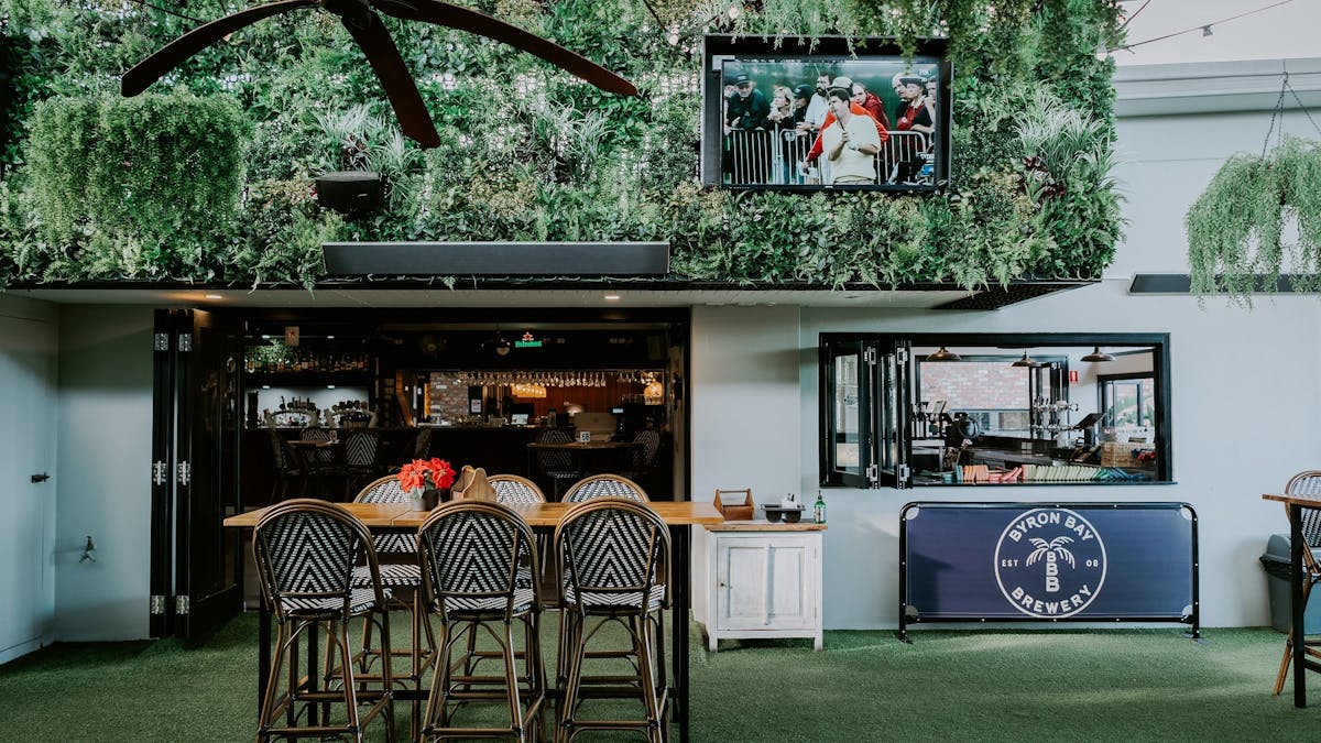 The Lawn dining space at The Club at Parkwood Village