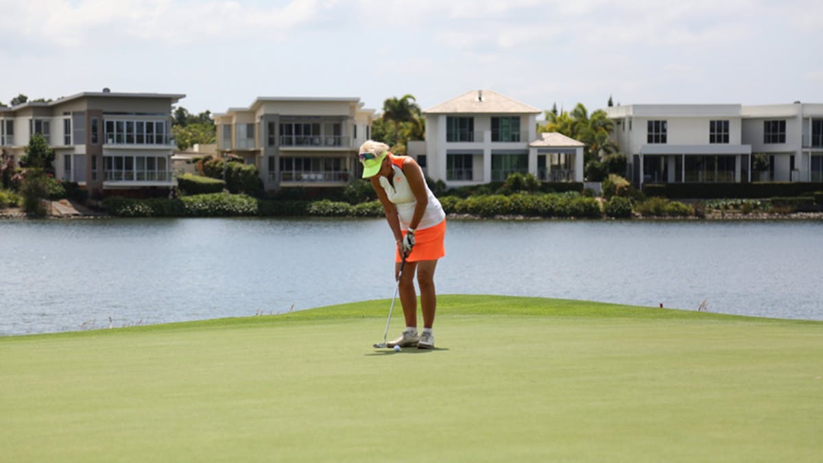 Hope Island Lady Putt