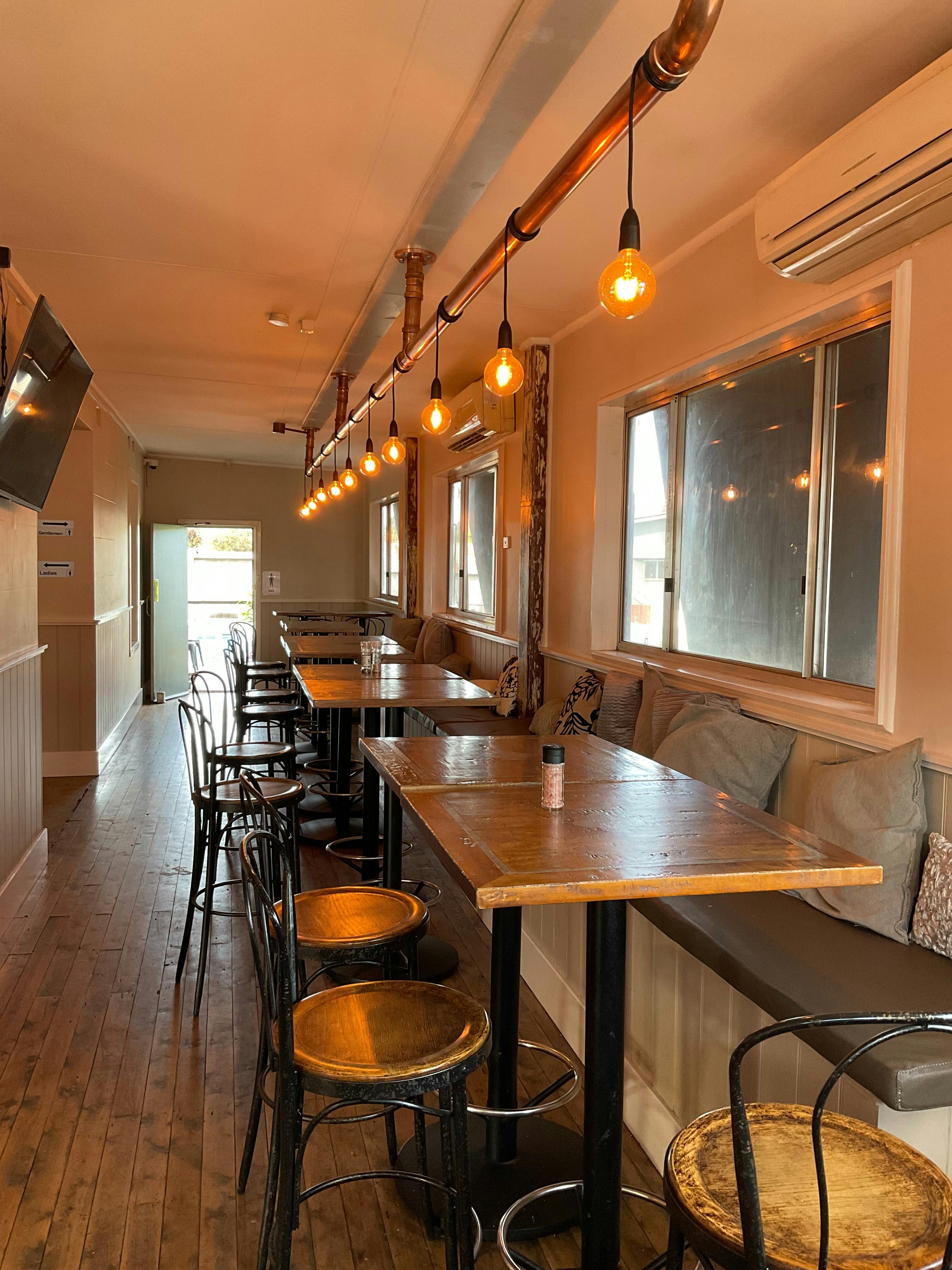 The Light Horse Hotel Murrumburrah NSW Holidays &