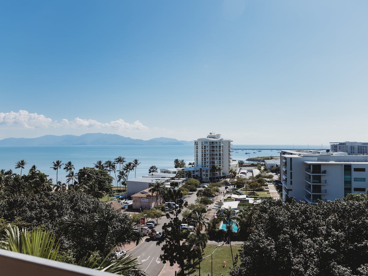 alt text=the sails property views