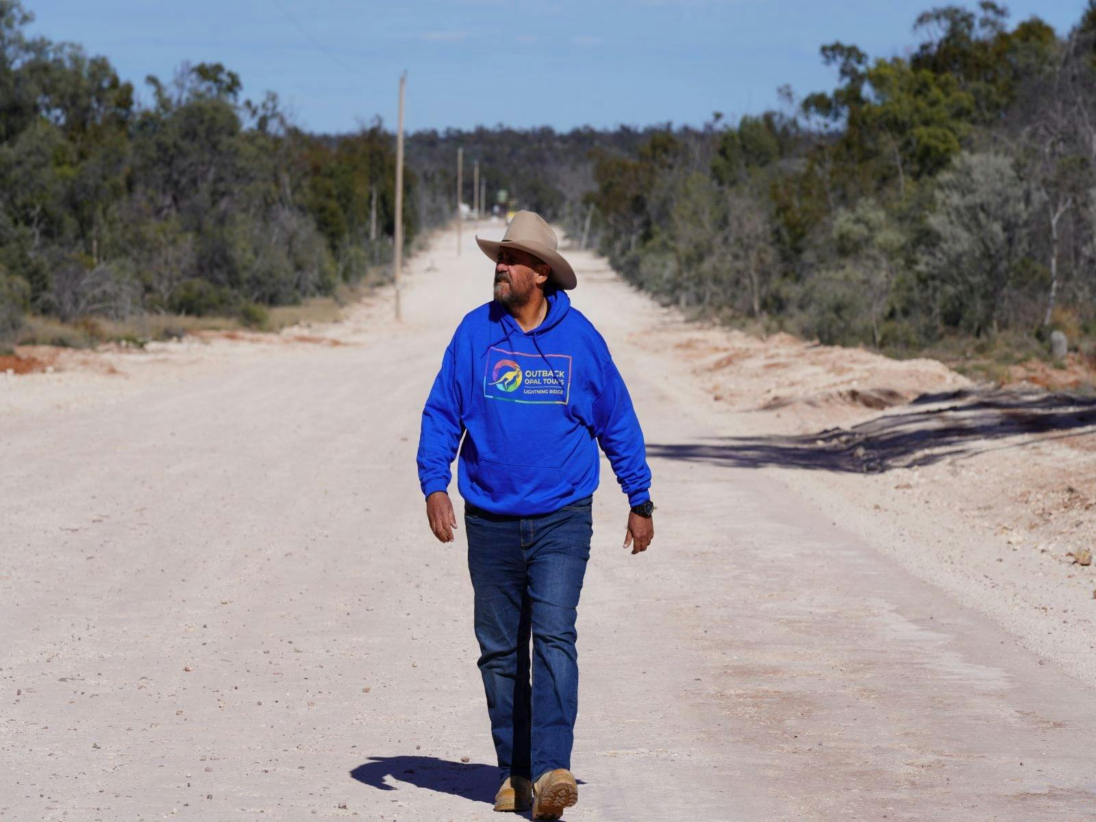 Full Day Tour to the Opal Fields and all three bush pubs - Lightning Ridge Home of Black Opals