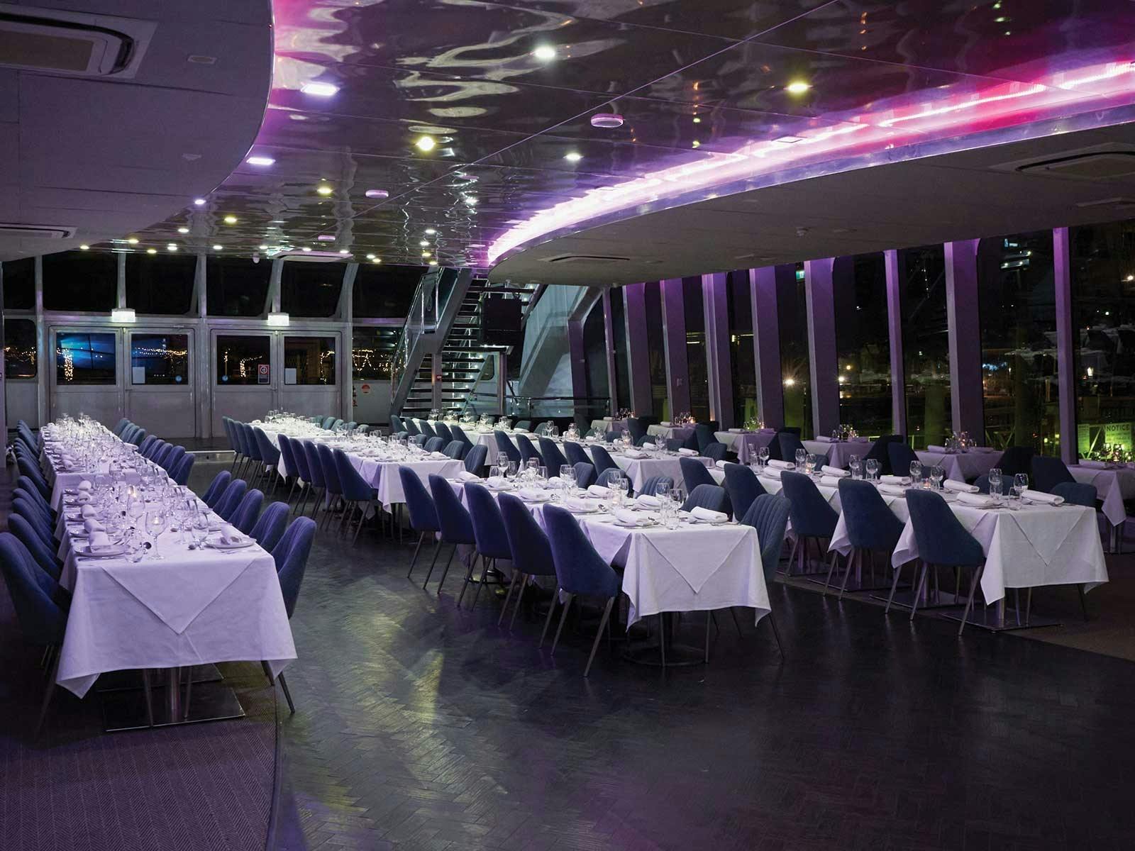 Clearview-Essbereich mit stimmungsvoller Beleuchtung.