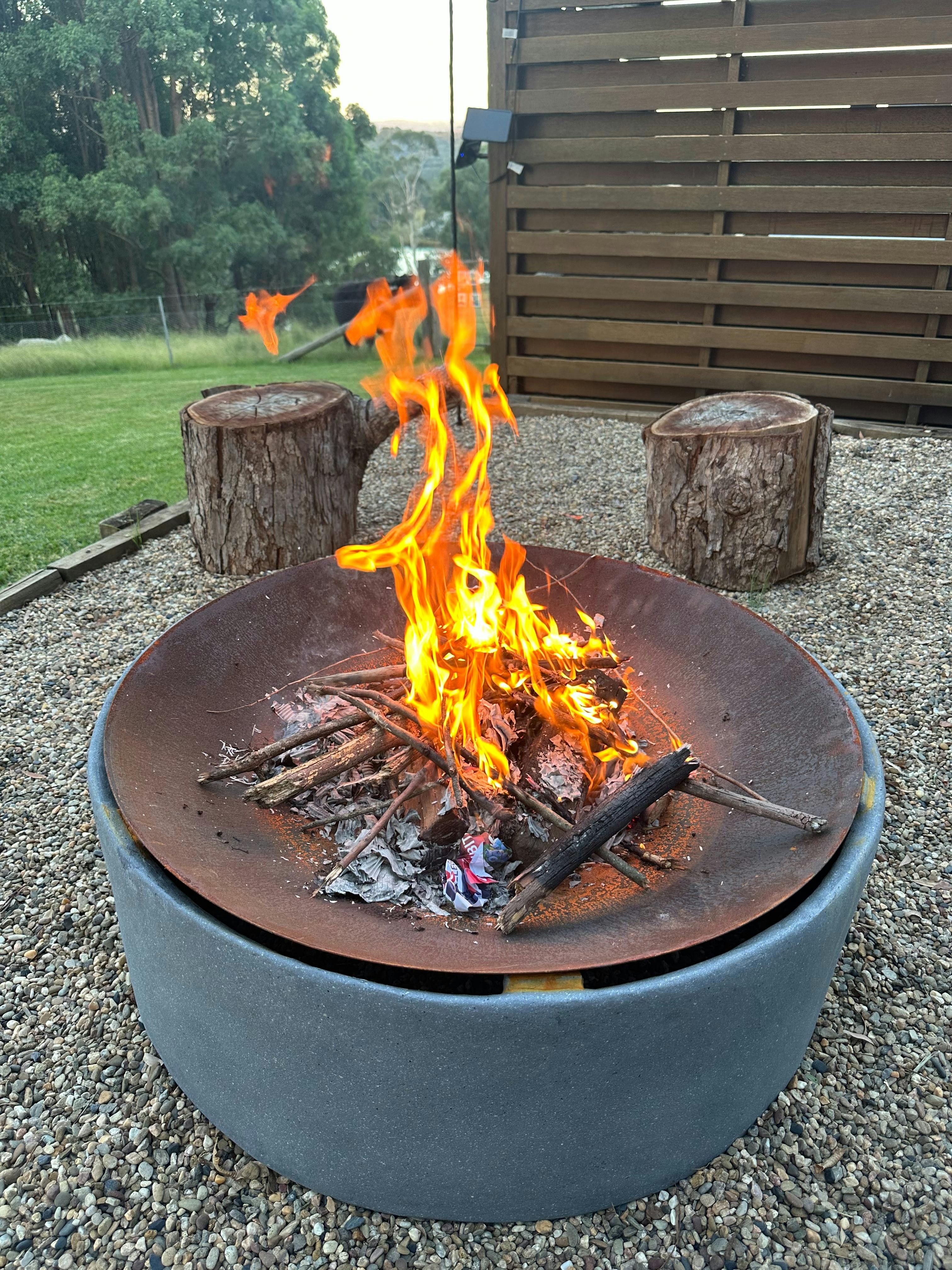 Outdoor fire pit