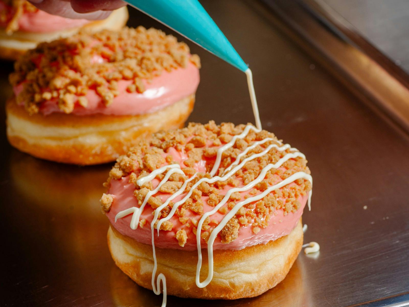 Strawberry Crumble doughnut