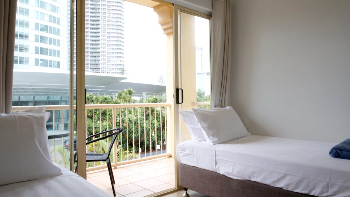 TWIN BED ROOM