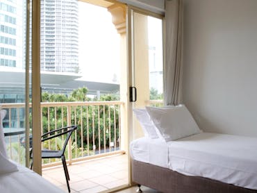 TWIN BED ROOM