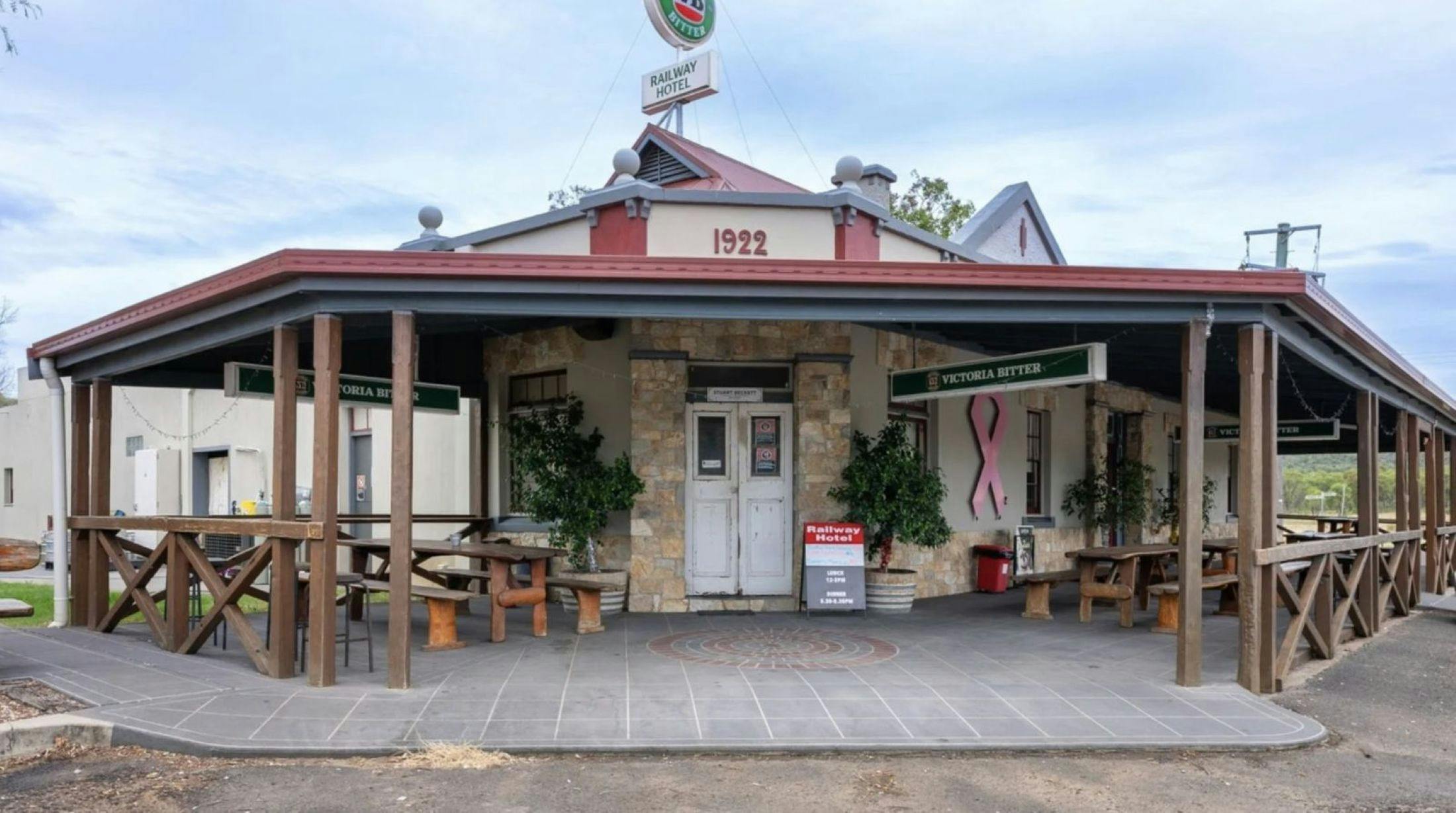 バーン・バー・ホテル