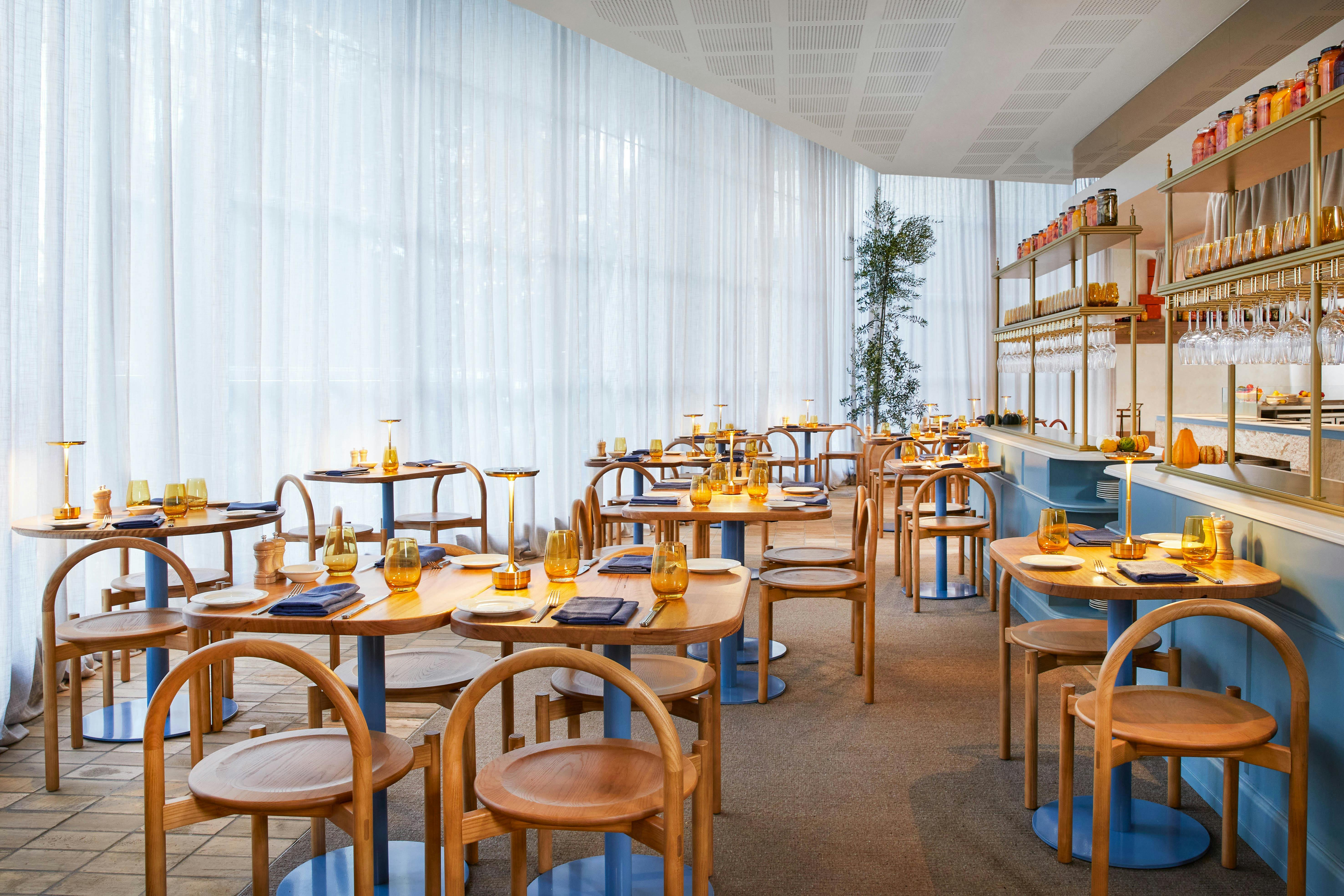 Settimo restaurant seating space