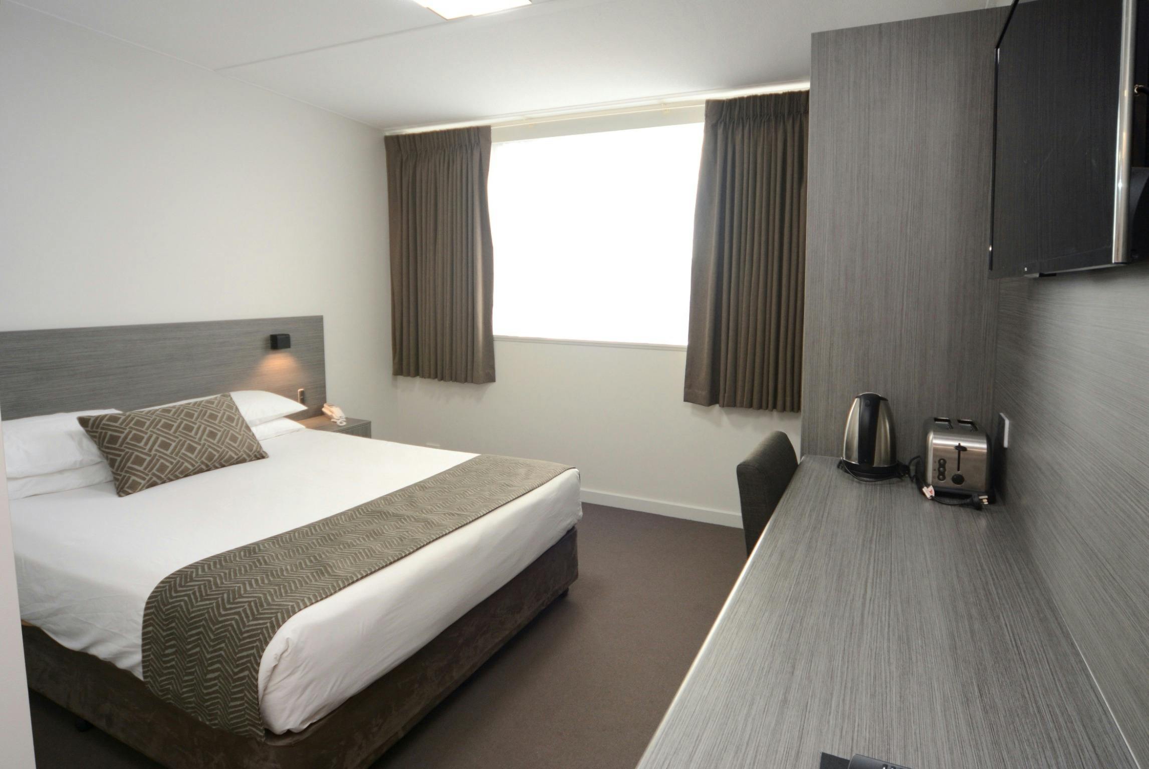 Queen Motel Room