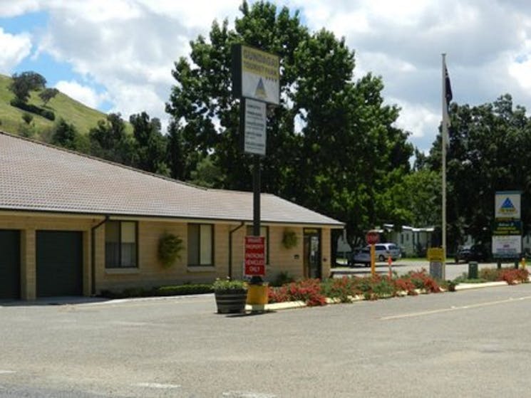 Gundagai Cabins & Tourist Park entrance