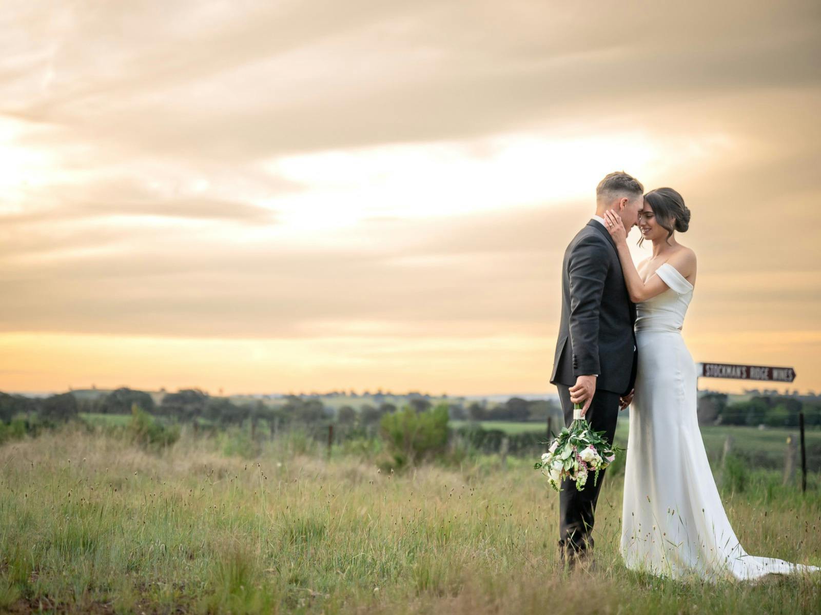 wedding couple in outdoor sunset pic