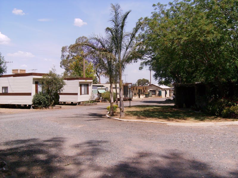 Parkes Overnighter Caravan Park NSW Holidays & Things