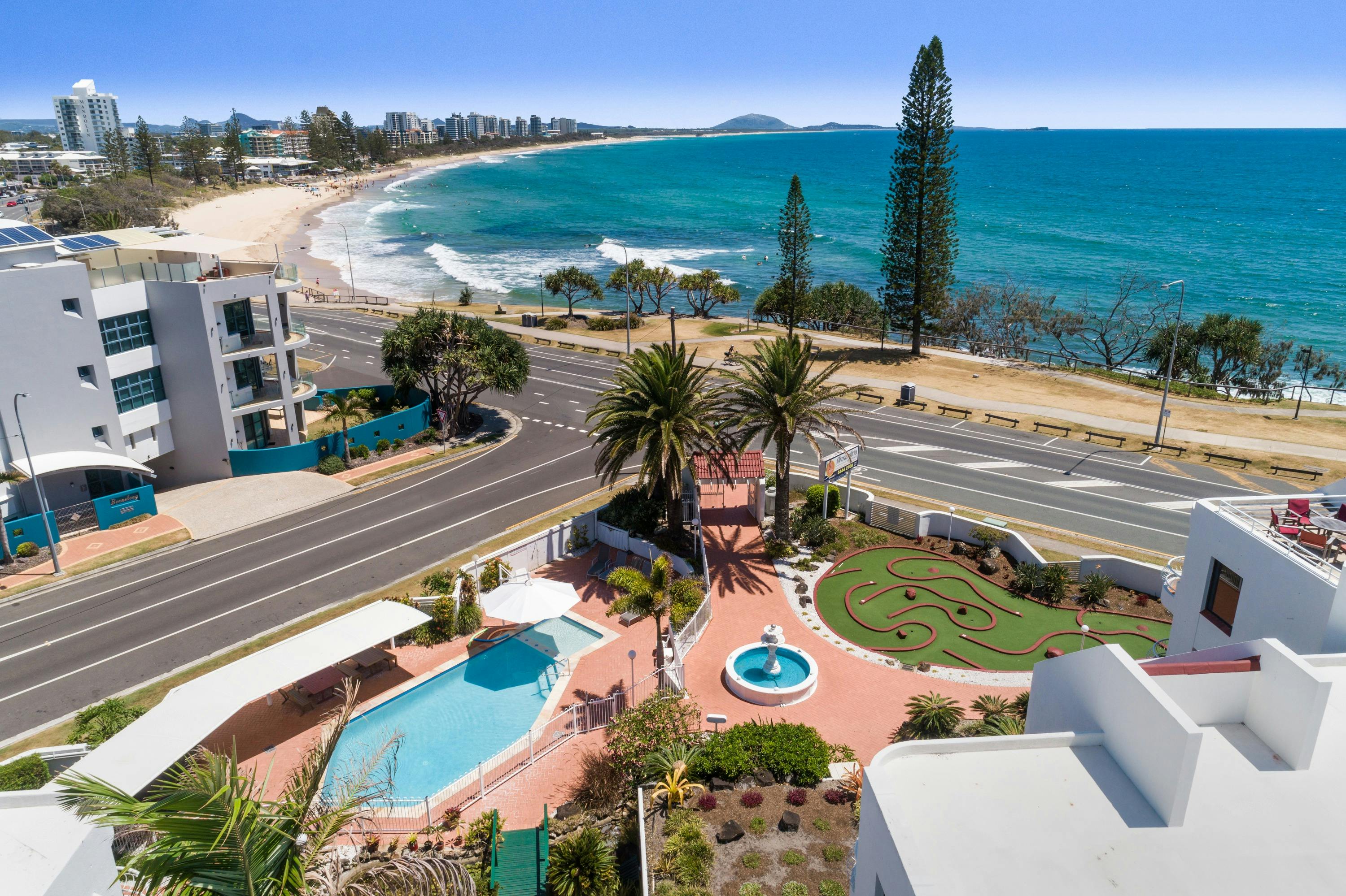 Alexandria Apartments - located across from Alexandra Headlands Beach