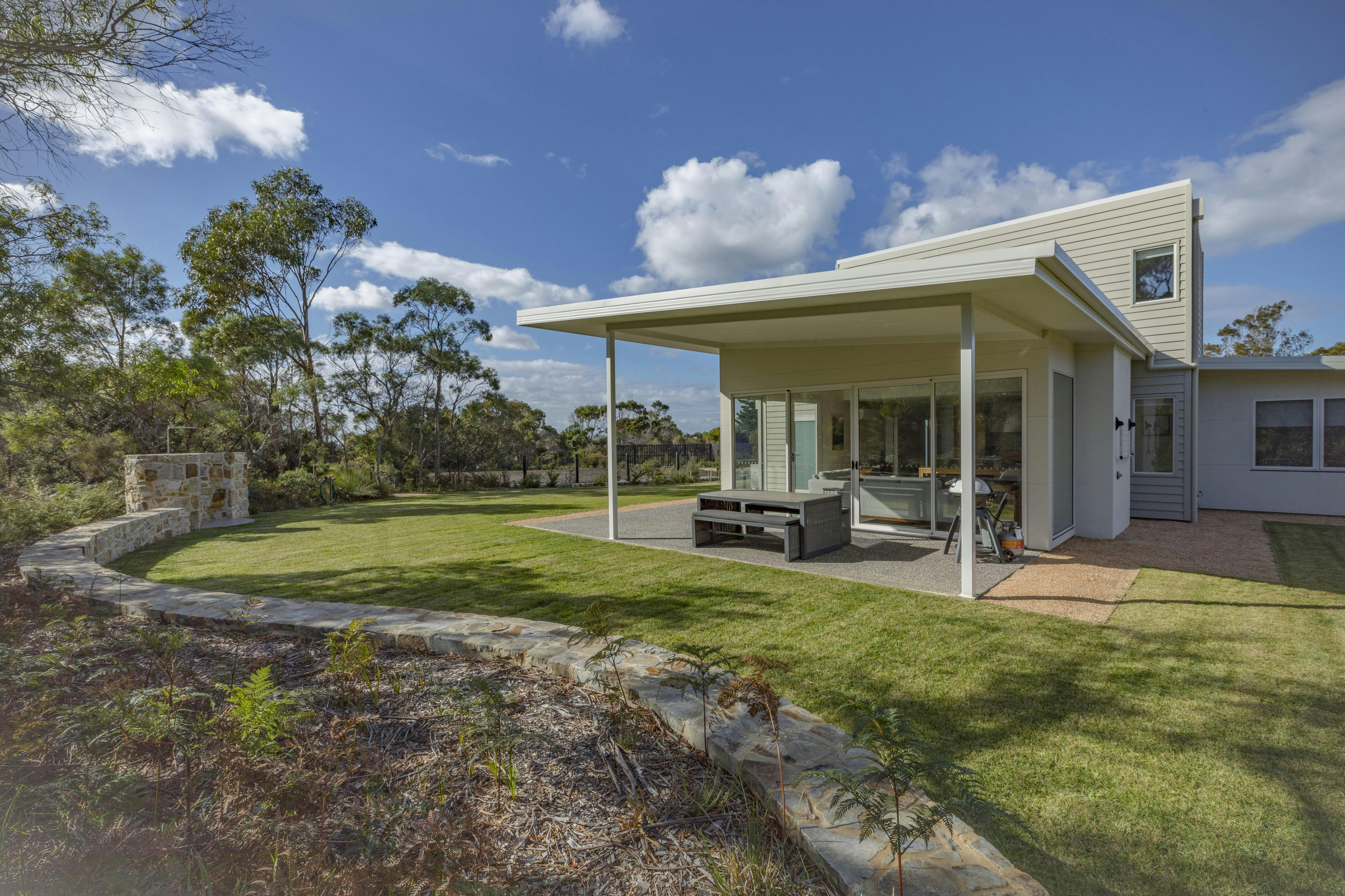 Baileys Beach House - Outdoor dining - Bay of Fires