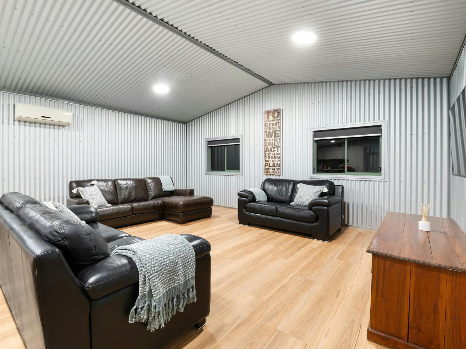 롯지 공용실 - TV와 무료 WiFi가 있는 라운지 공간