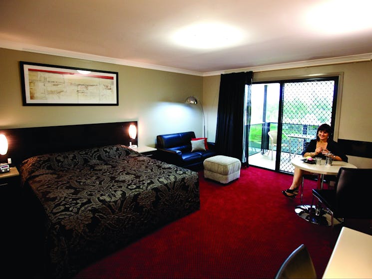 Cattleman's Country Motor Inn and Serviced Apartments