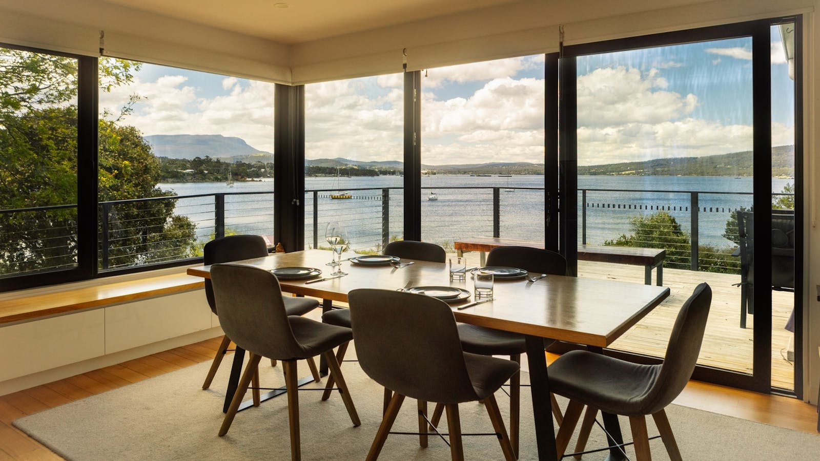 Dining room & view