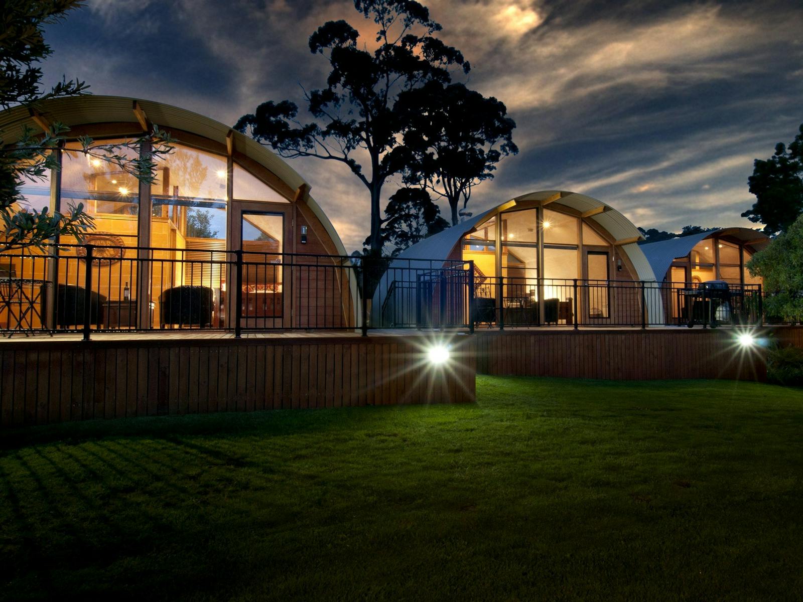 Beachside Studio Spa Apartments