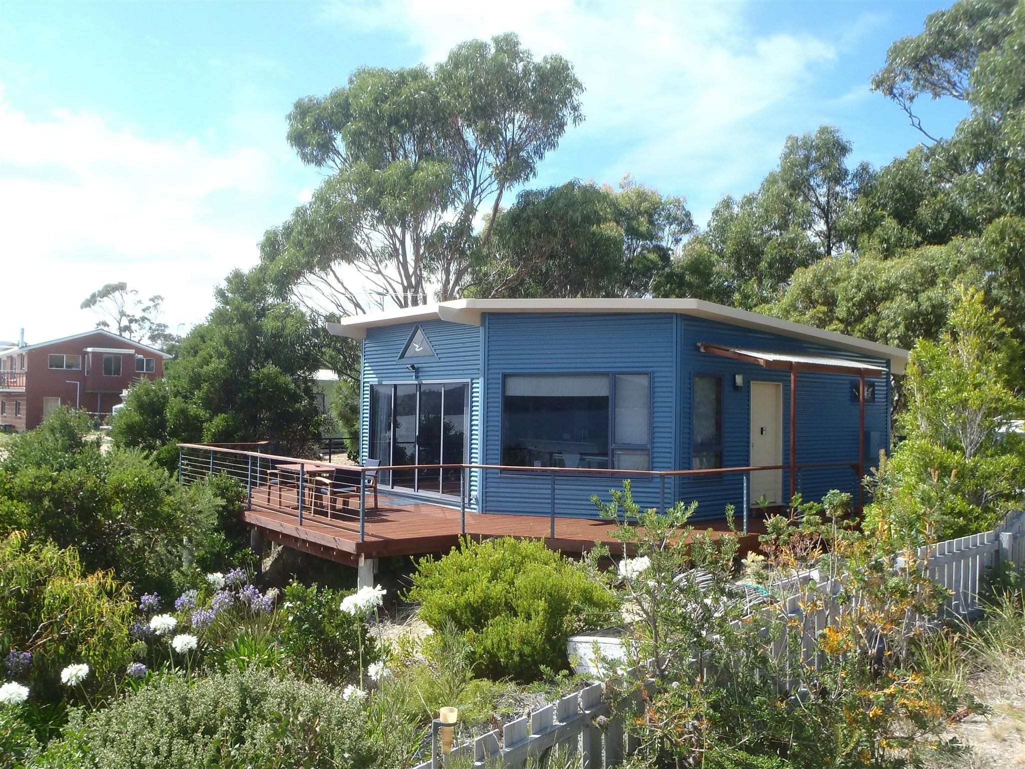 Larus Waterfront Cottage