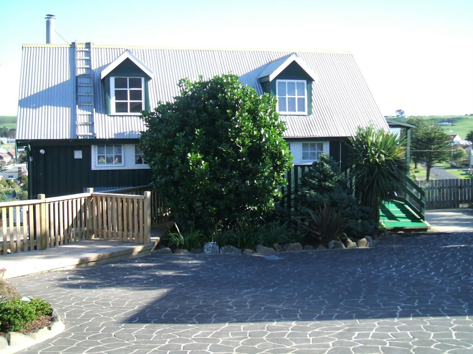 The Pines Seaview Cottage
