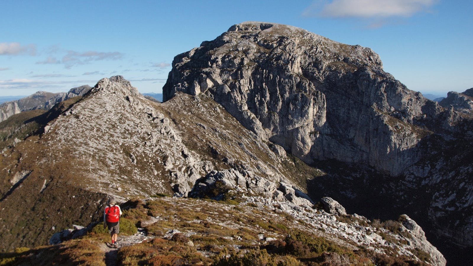 approaching Frenchmans Cap, a rewarding day hike from the Franklin River