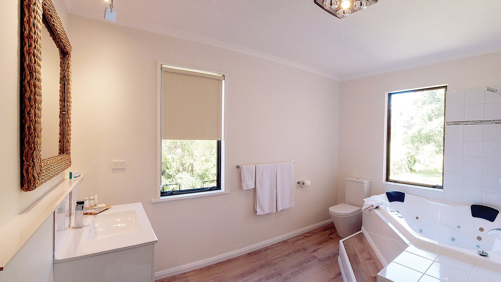Parnella Kettering - the Garden House bathroom