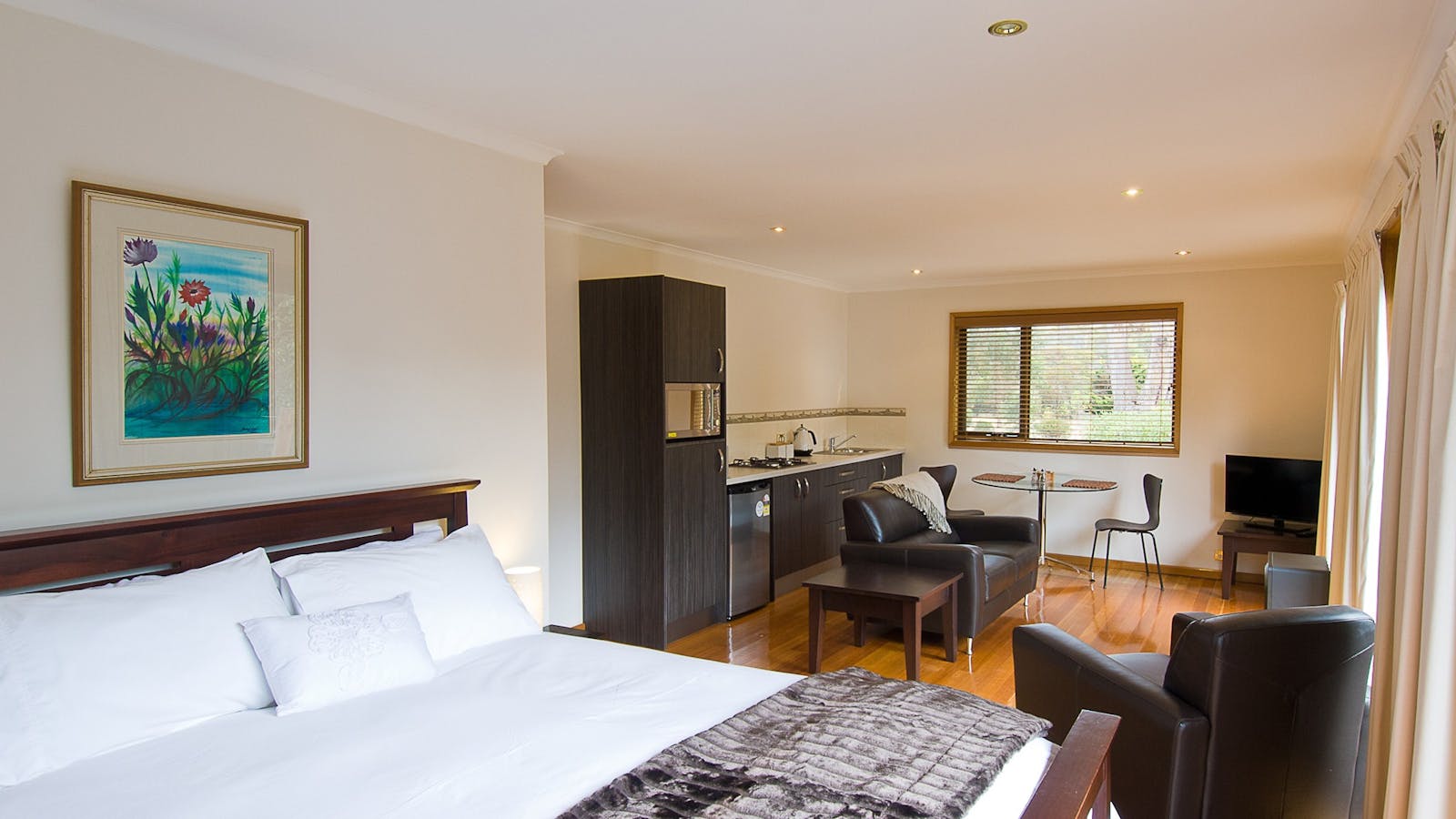 Blomsbury Cottage at Parnella Kettering