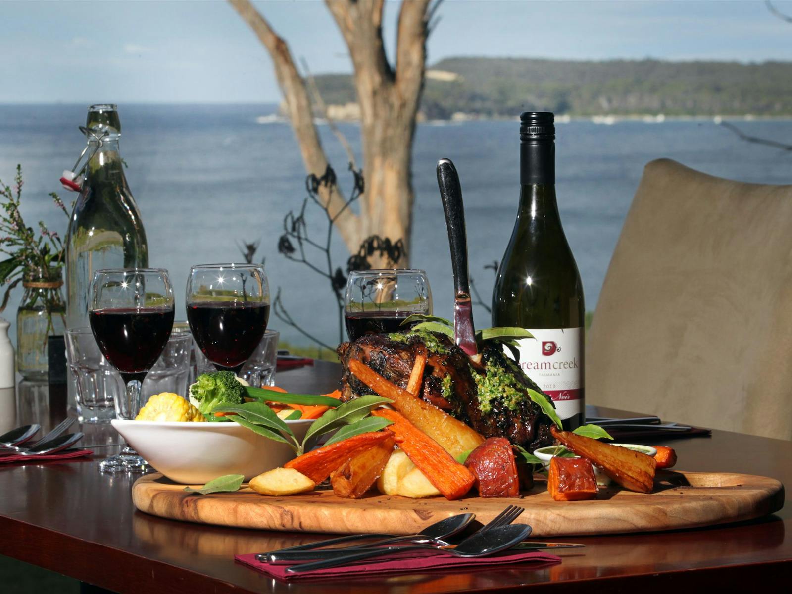 Seafood and local specialty dishes