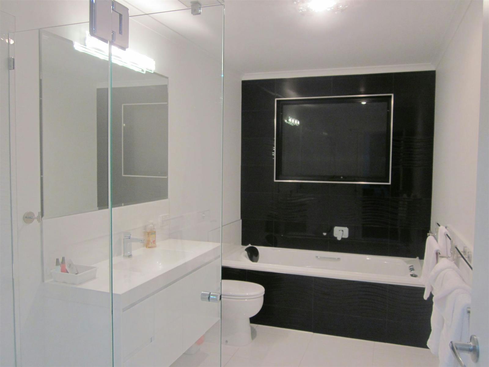 Deluxe bathroom with Bath Spa