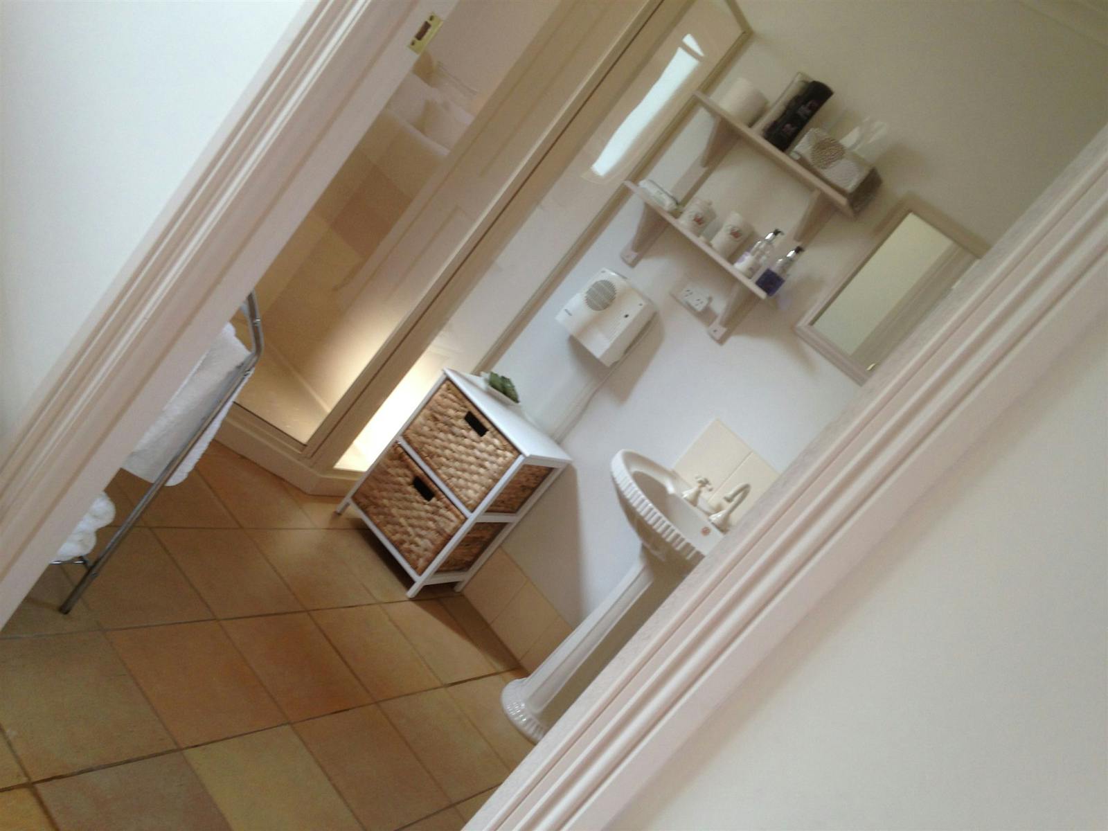 Ellie's Studio bathroom