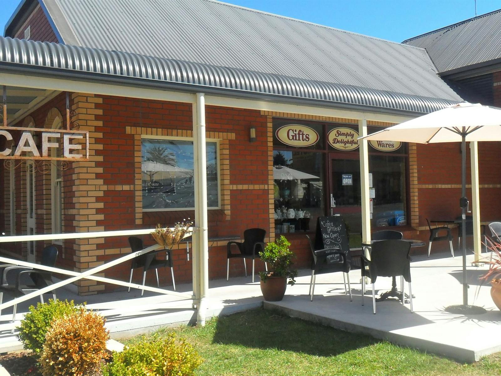 Entrance to Sheffield Motor Inn Cafe