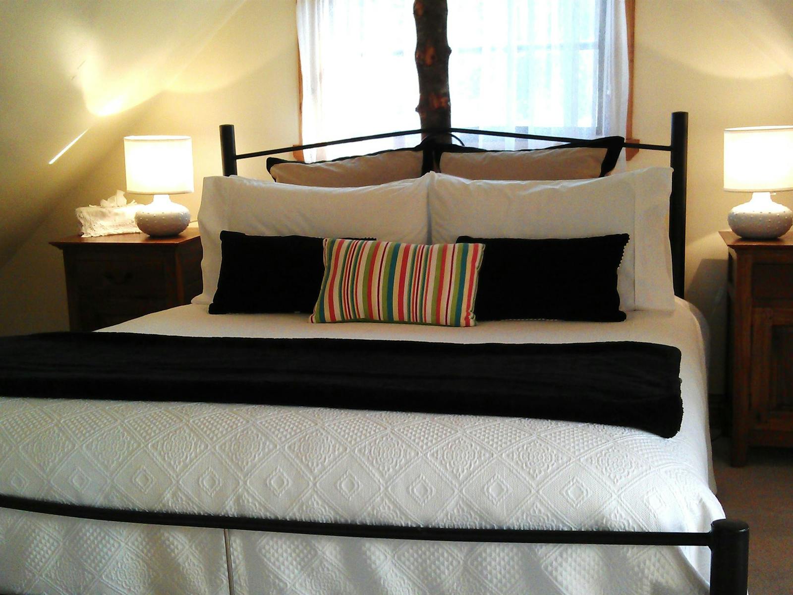 The Pines Cottage bedroom