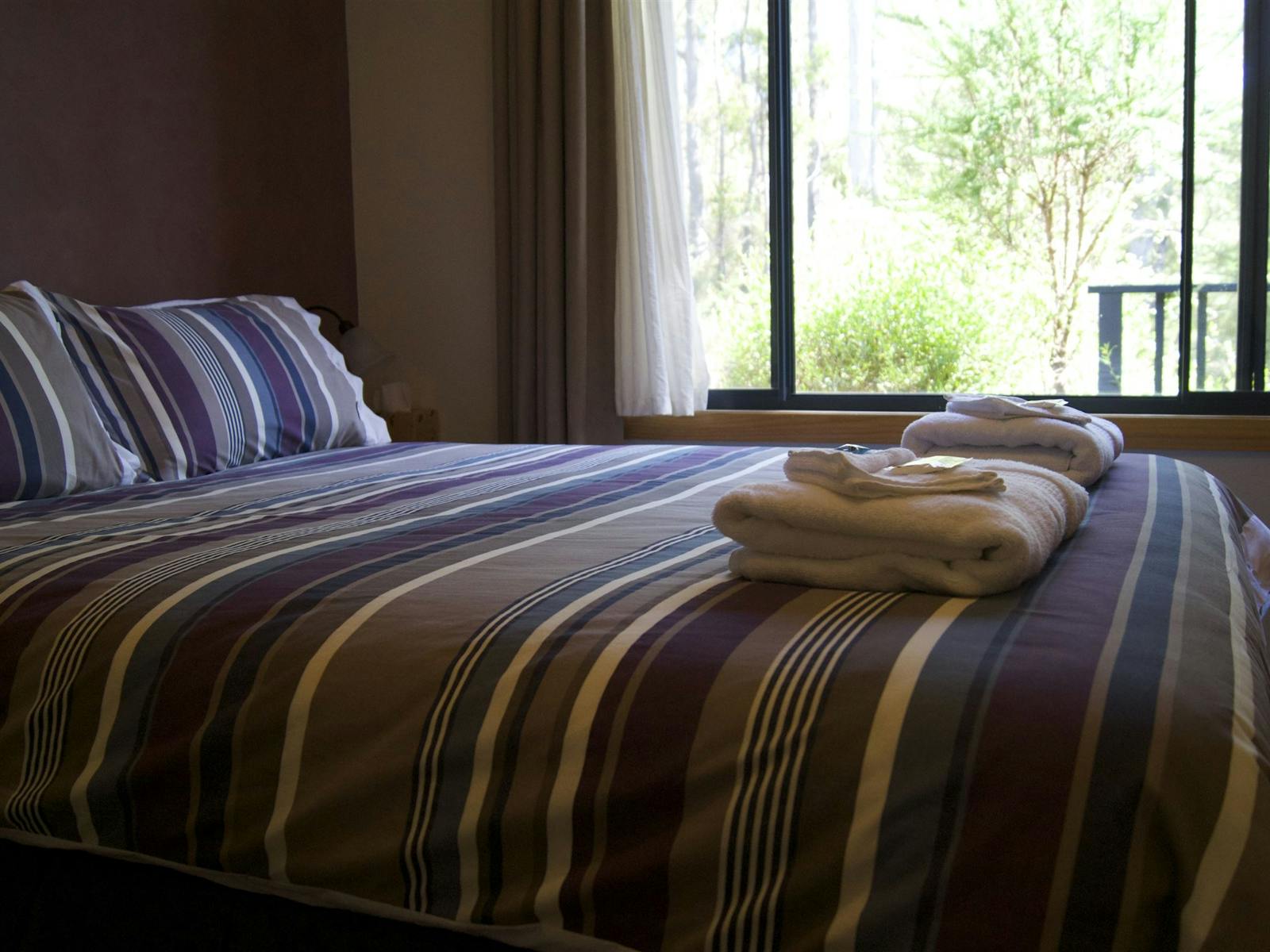Queen-size bed in Nairana cottage.