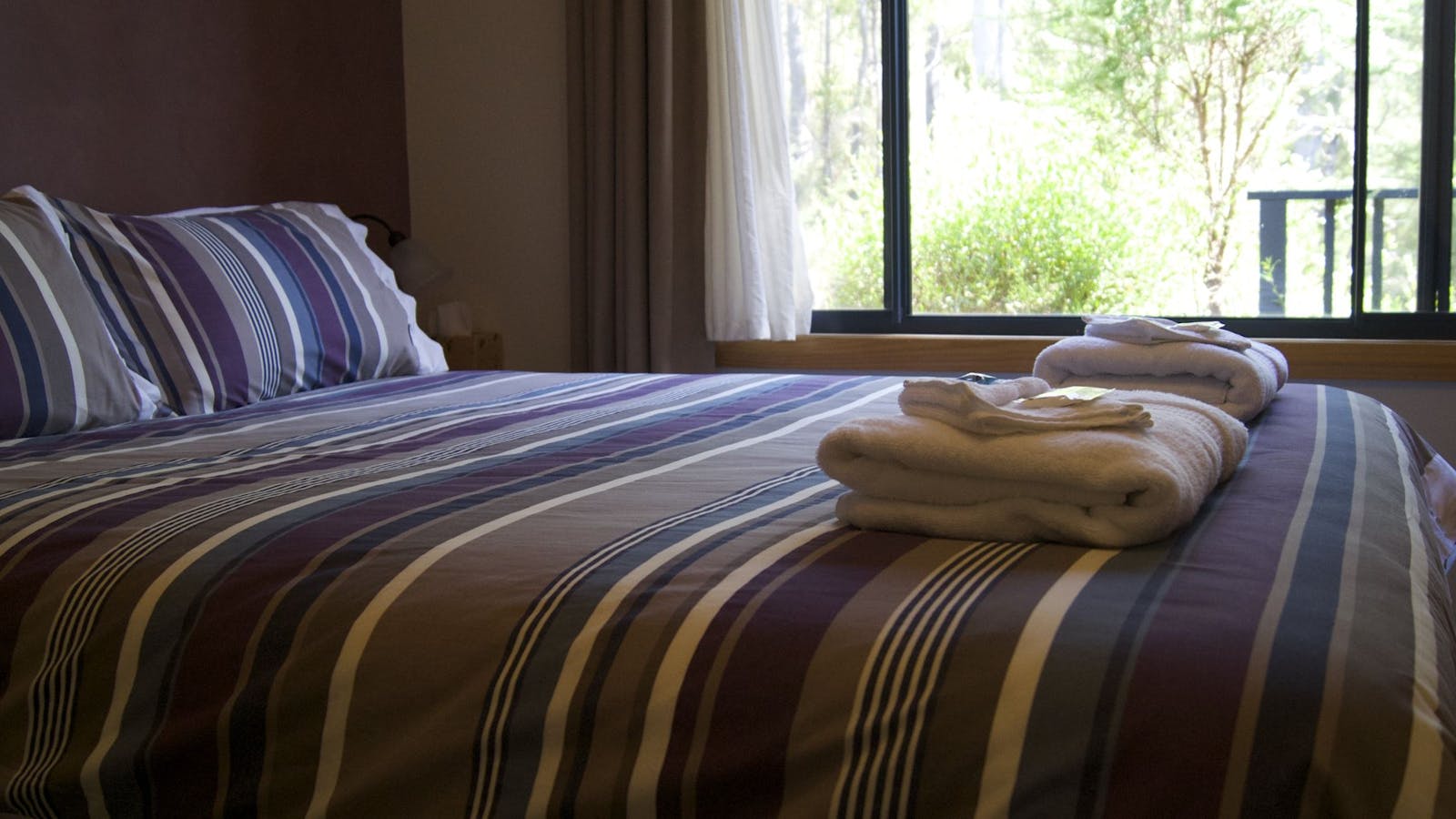 Queen-size bed in Nairana cottage.