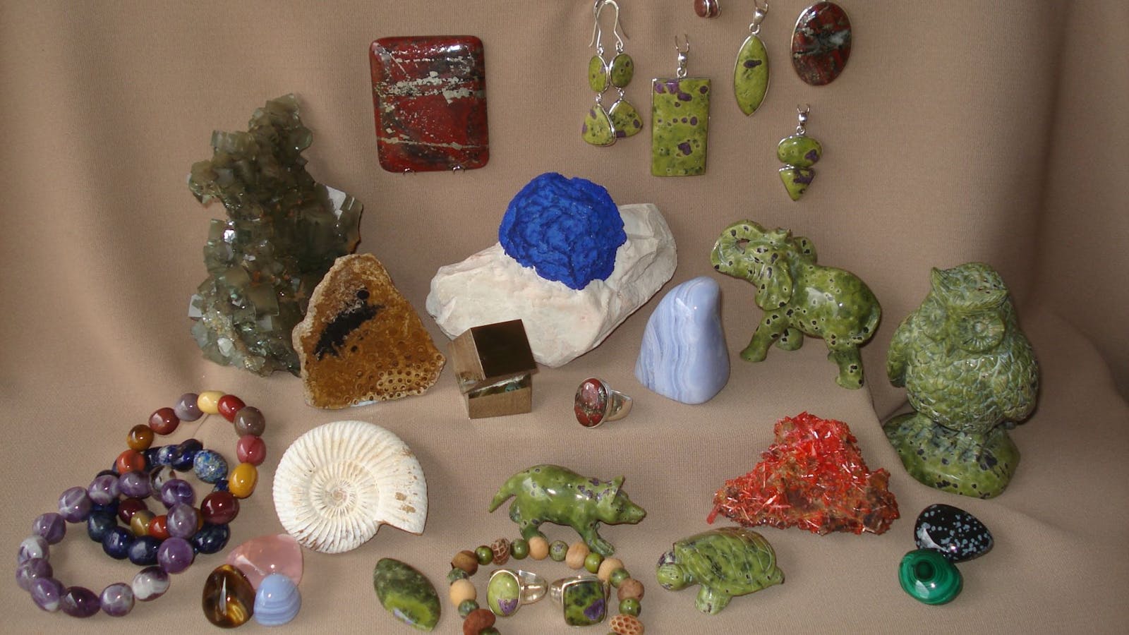 Lunaris Gemstones